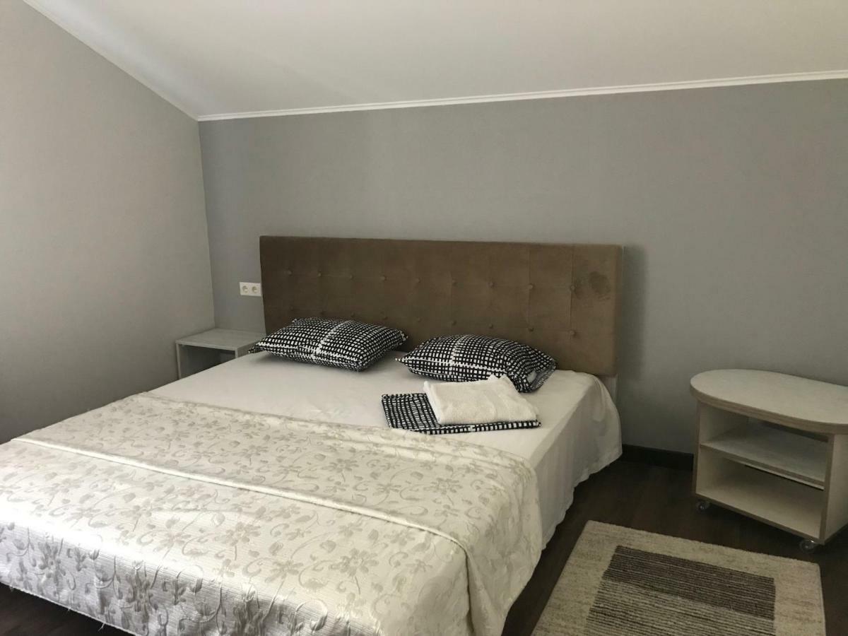 Guest House Olzhycha 45 Б Kiev Dış mekan fotoğraf